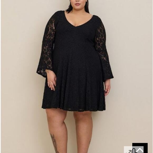 Torrid Black Lace Bell Sleeve Trapeze Dress Size 2 / 2X / 18-20 - Picture 7 of 12